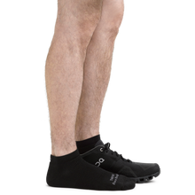 Load image into Gallery viewer, Darn Tough Men&#39;s Black Midweight No-Show Sock with Cushion
